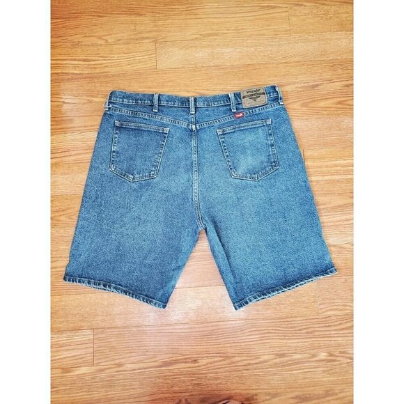 Wrangler Jean Shorts Denim Men's Size 40"x10" Blue Medium Wash Dad Shorts EUC - Picture 3 of 7